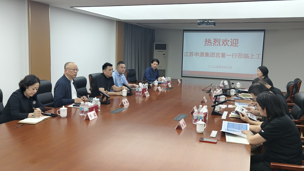 9月，，，，，，，宫友军董事长率队赴上海工具厂考察交流